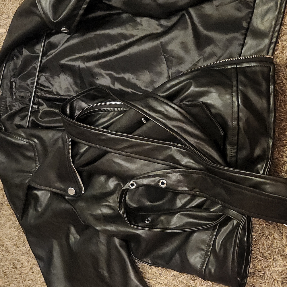 Leather jacket - Picture 3 of 3